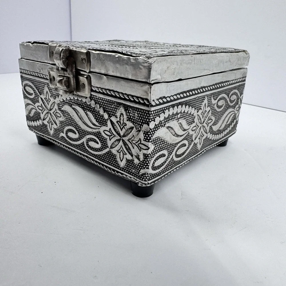 The Unbranded Brand vintage silver